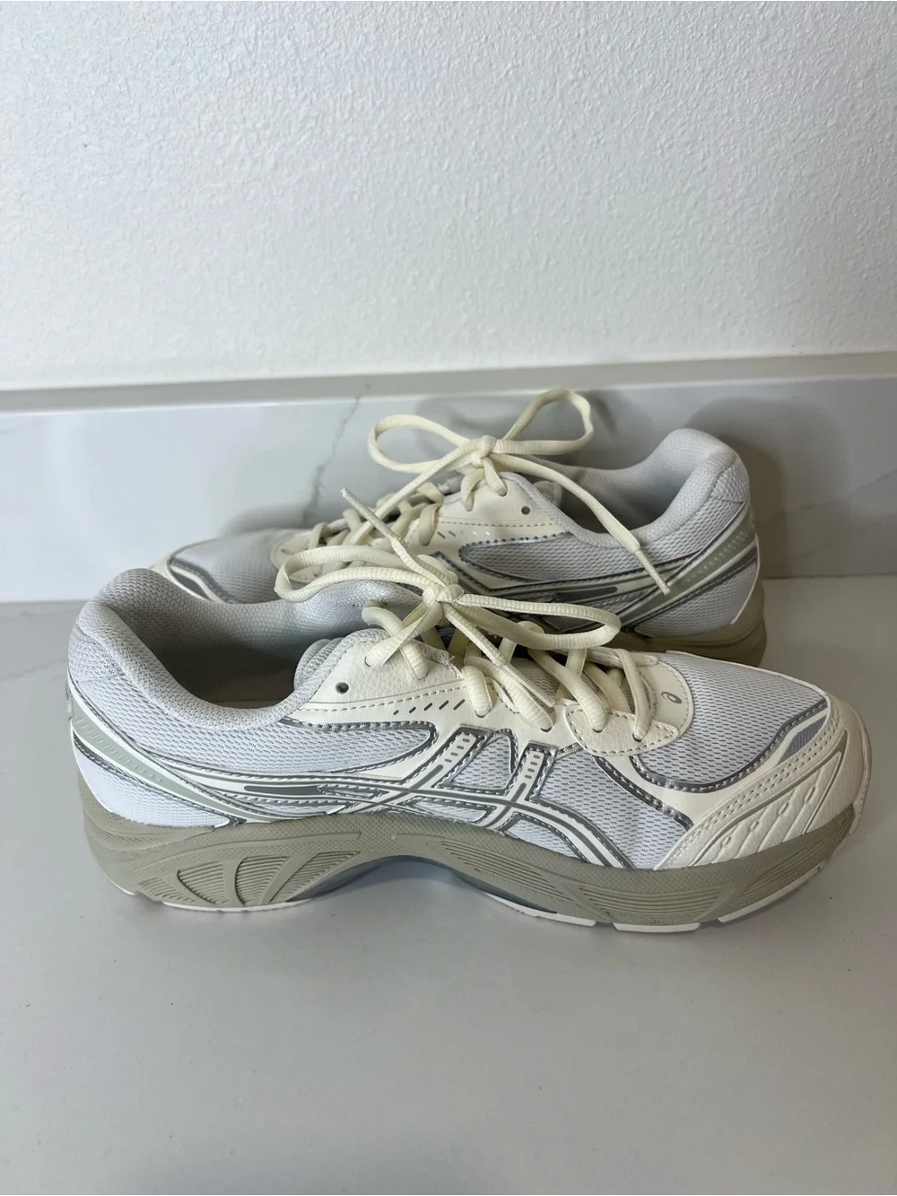 ASICS White and Light Gray Running Sneakers size 6.5